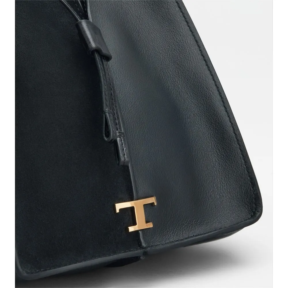 Bucket Bag in Leather Medium
