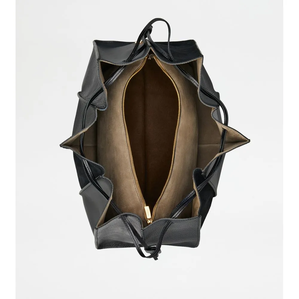 Bucket Bag in Leather Medium