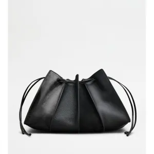 Bucket Bag in Leather Medium