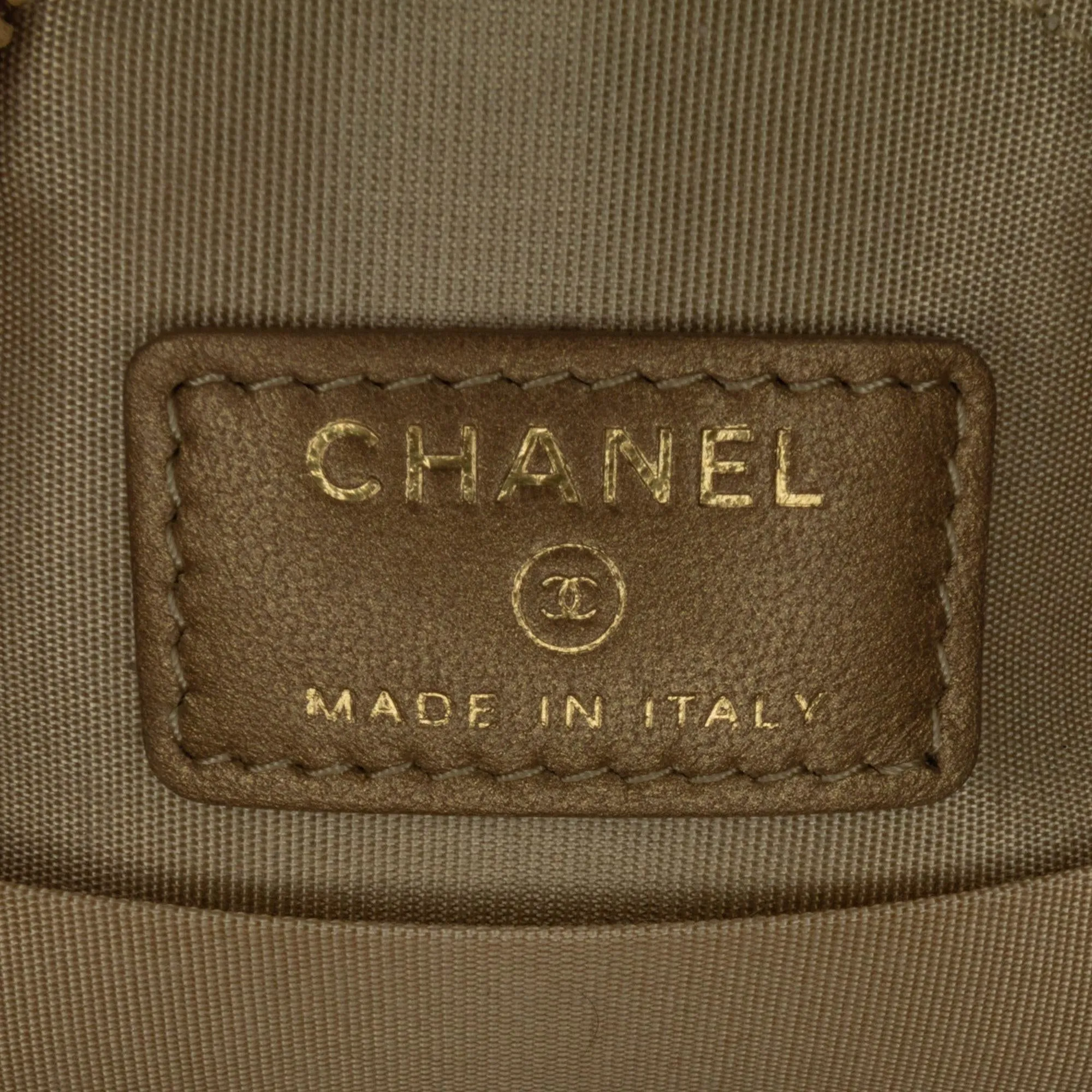 Chanel CC Quilted Lambskin Pearl Crush Round Clutch with Chain (SHG-y8BBxN)