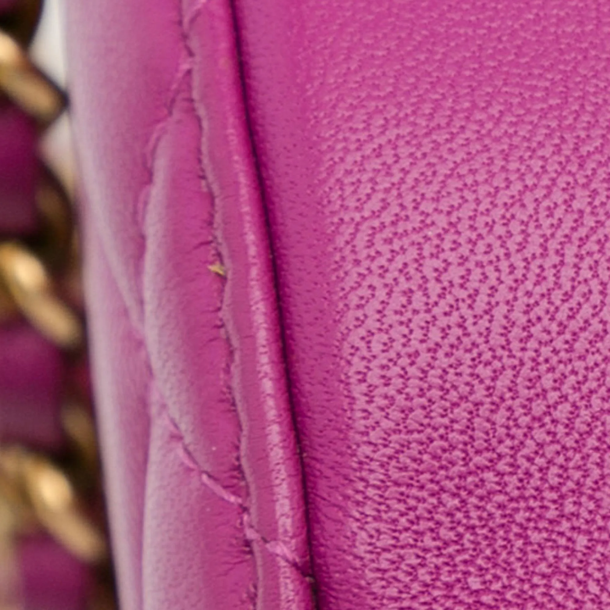 Chanel CC Quilted Lambskin Pearl Crush Round Clutch with Chain (SHG-y8BBxN)