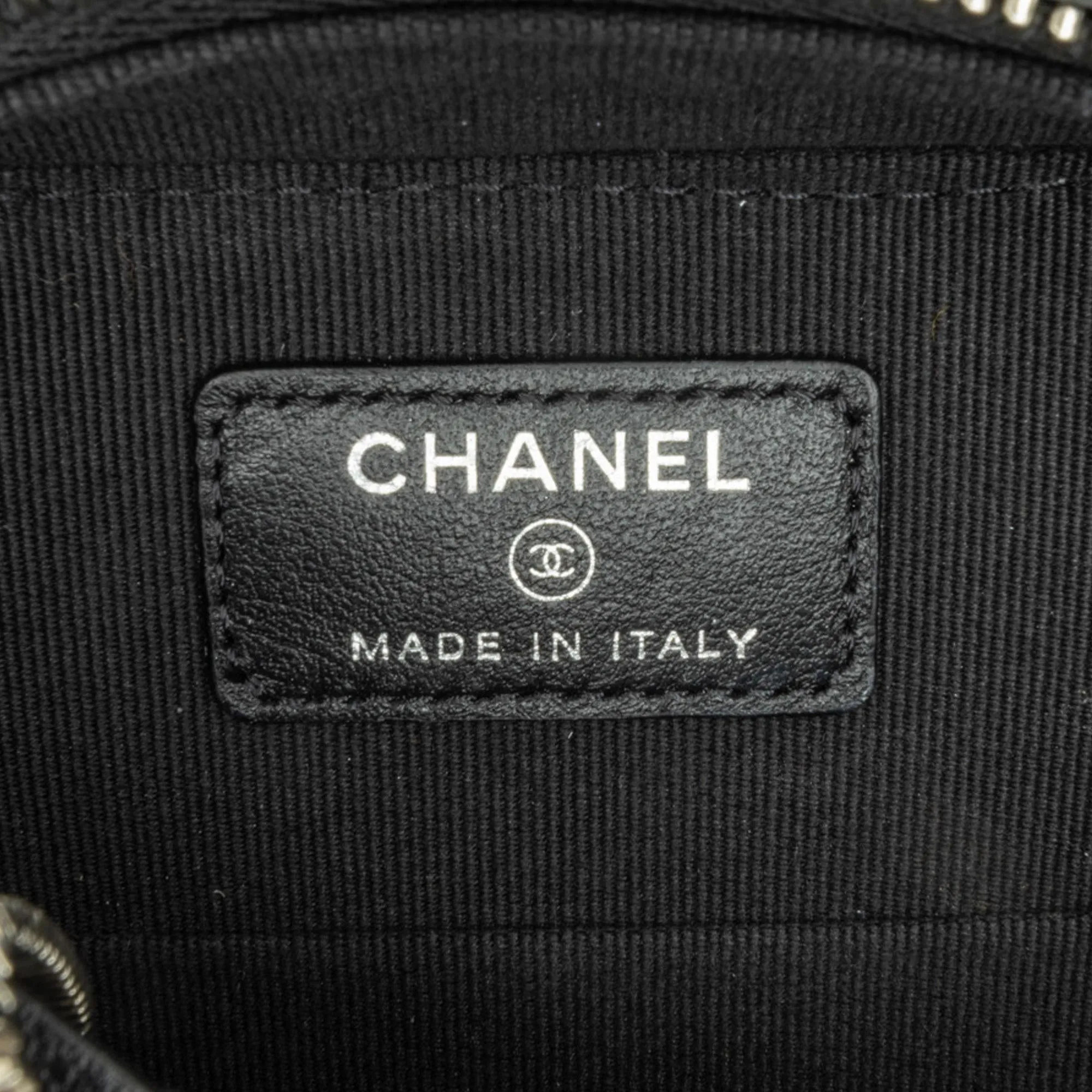 Chanel CC Quilted Patent Clutch With Chain (SHG-s2IpIR)
