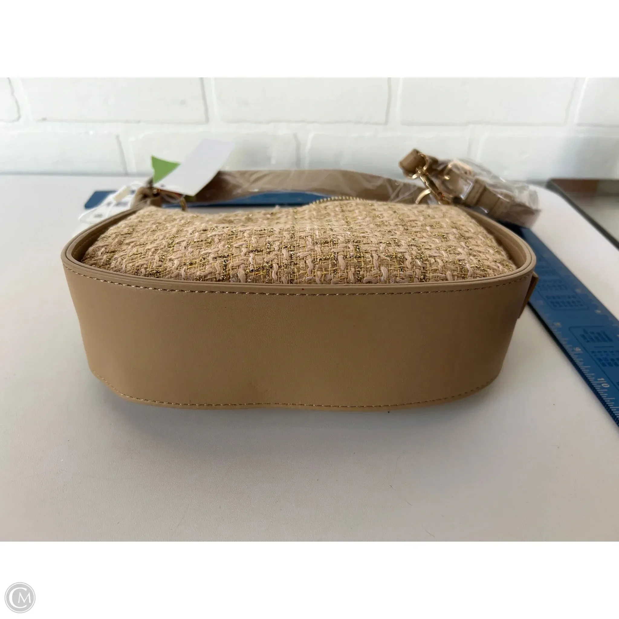 Handbag By Urban Outfitters, Size: Medium