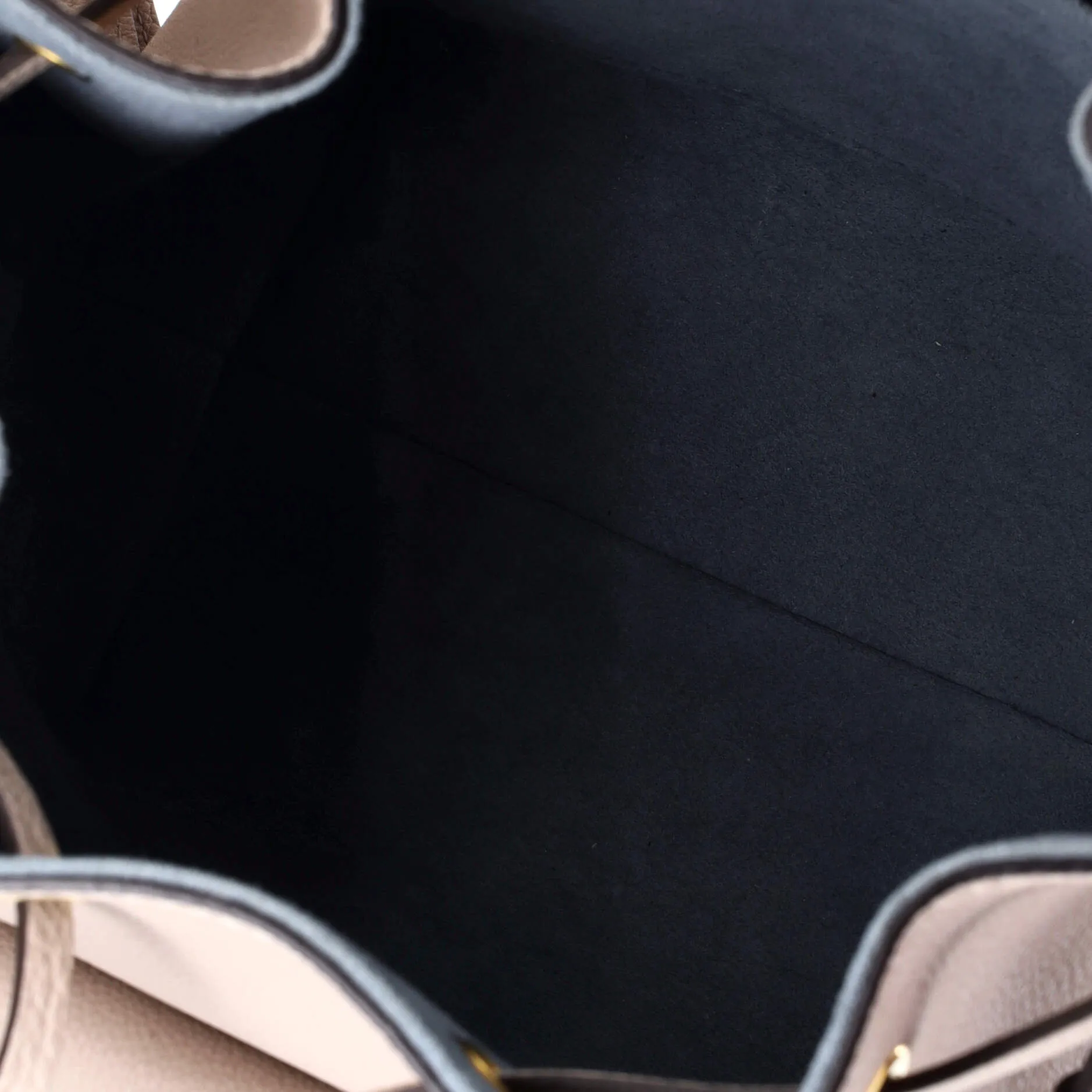 Lockme Pocket Bucket Bag Leather