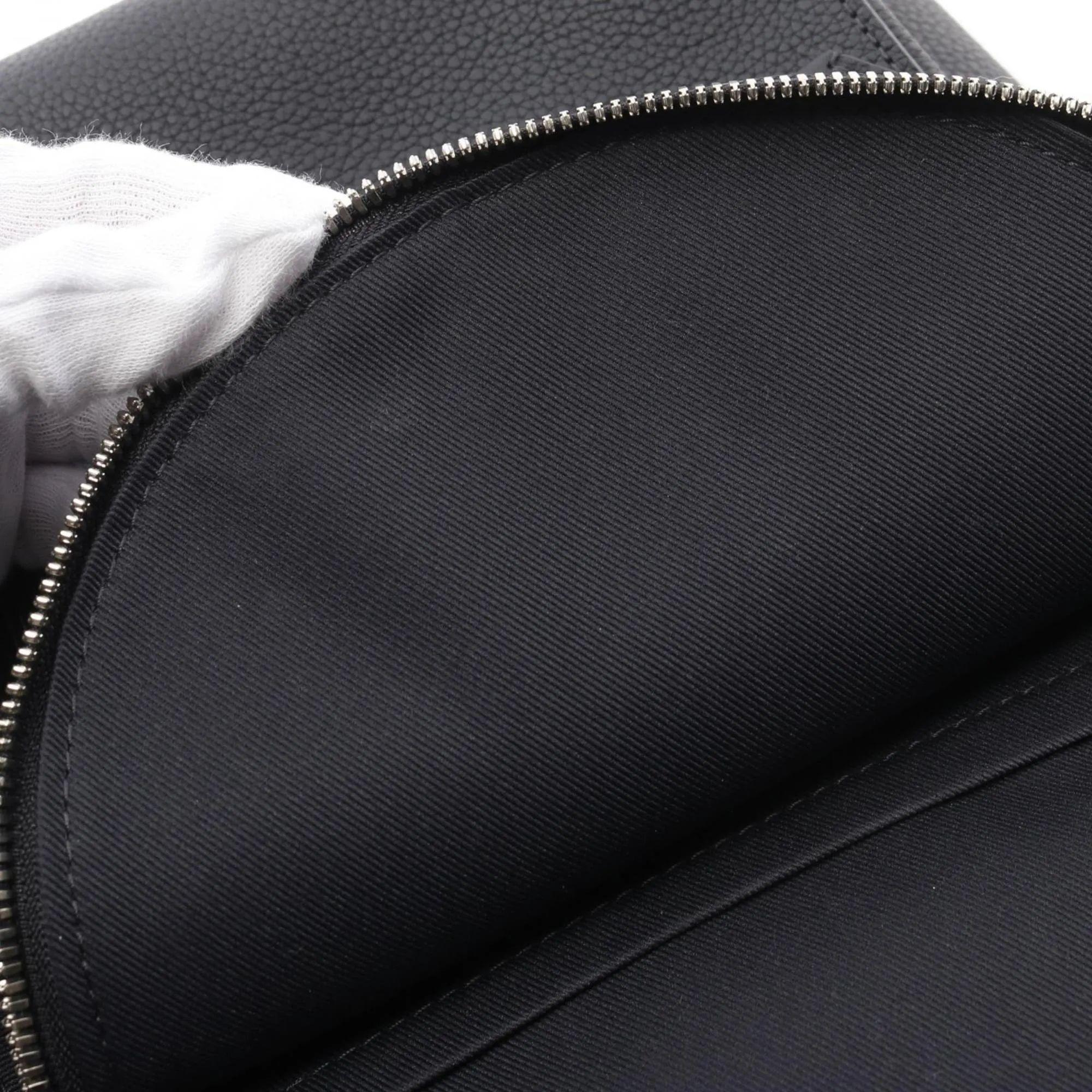 Louis Vuitton Leather Fanny Pack Sling Bag (Pre-Owned)
