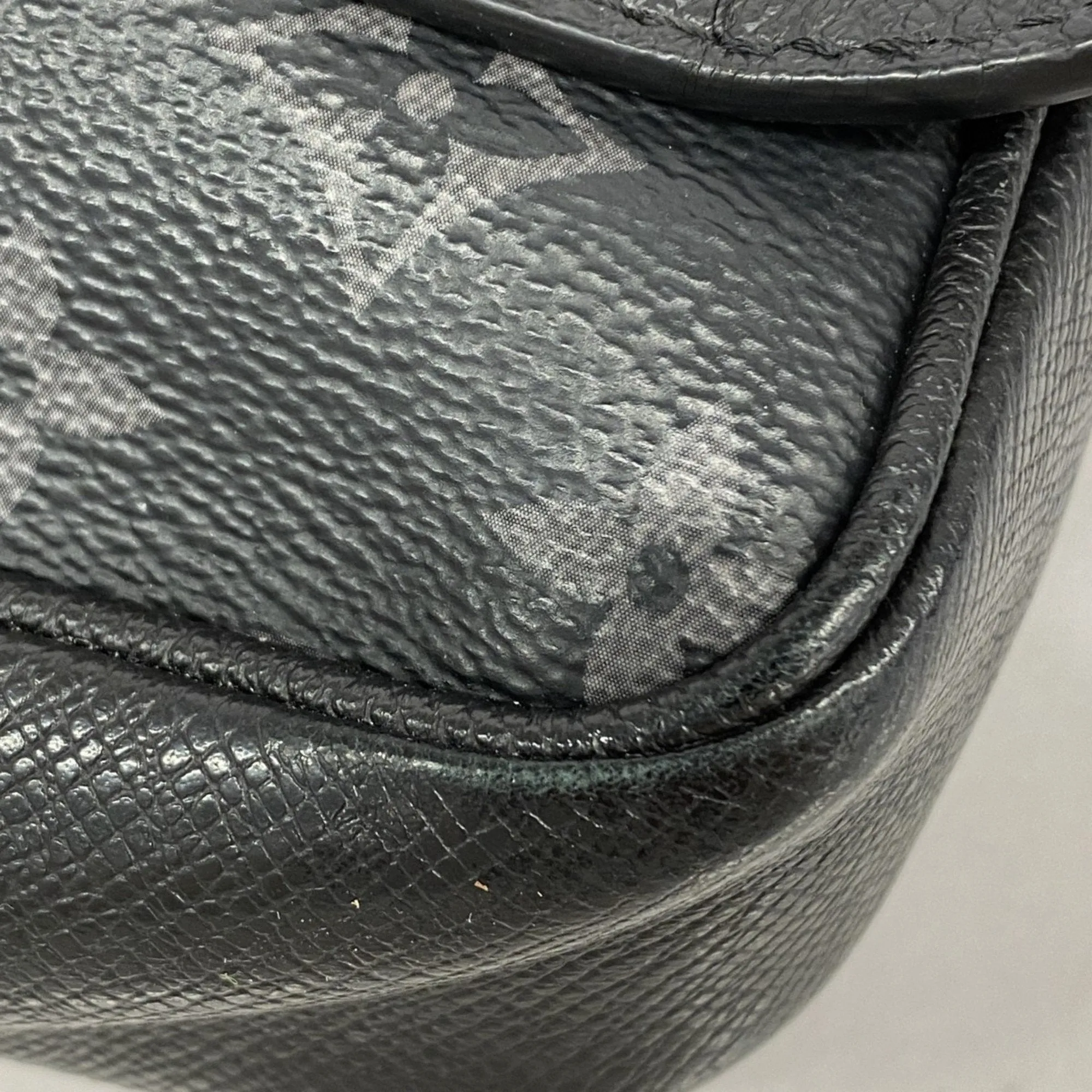 Louis Vuitton Noir Sling Bag (Pre-Owned)