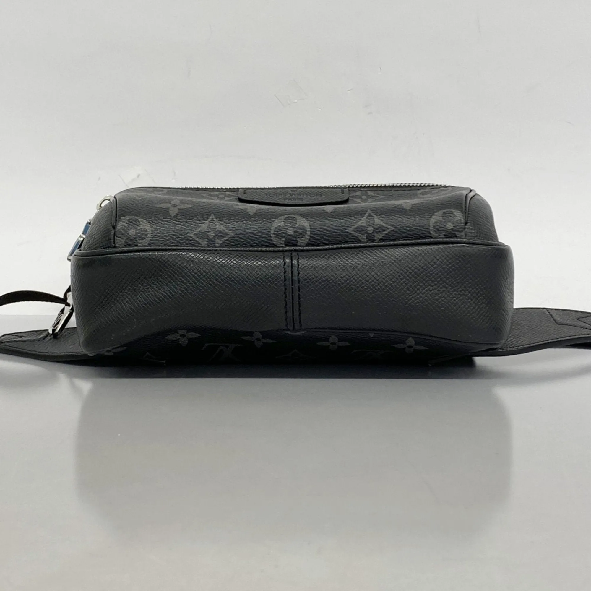 Louis Vuitton Noir Sling Bag (Pre-Owned)