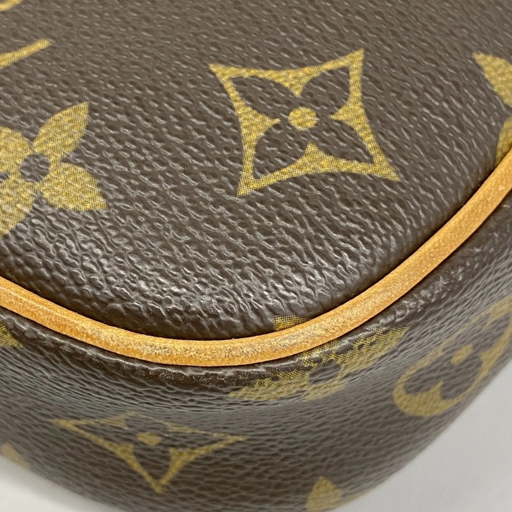 Louis Vuitton Sling Bag (Pre-Owned)