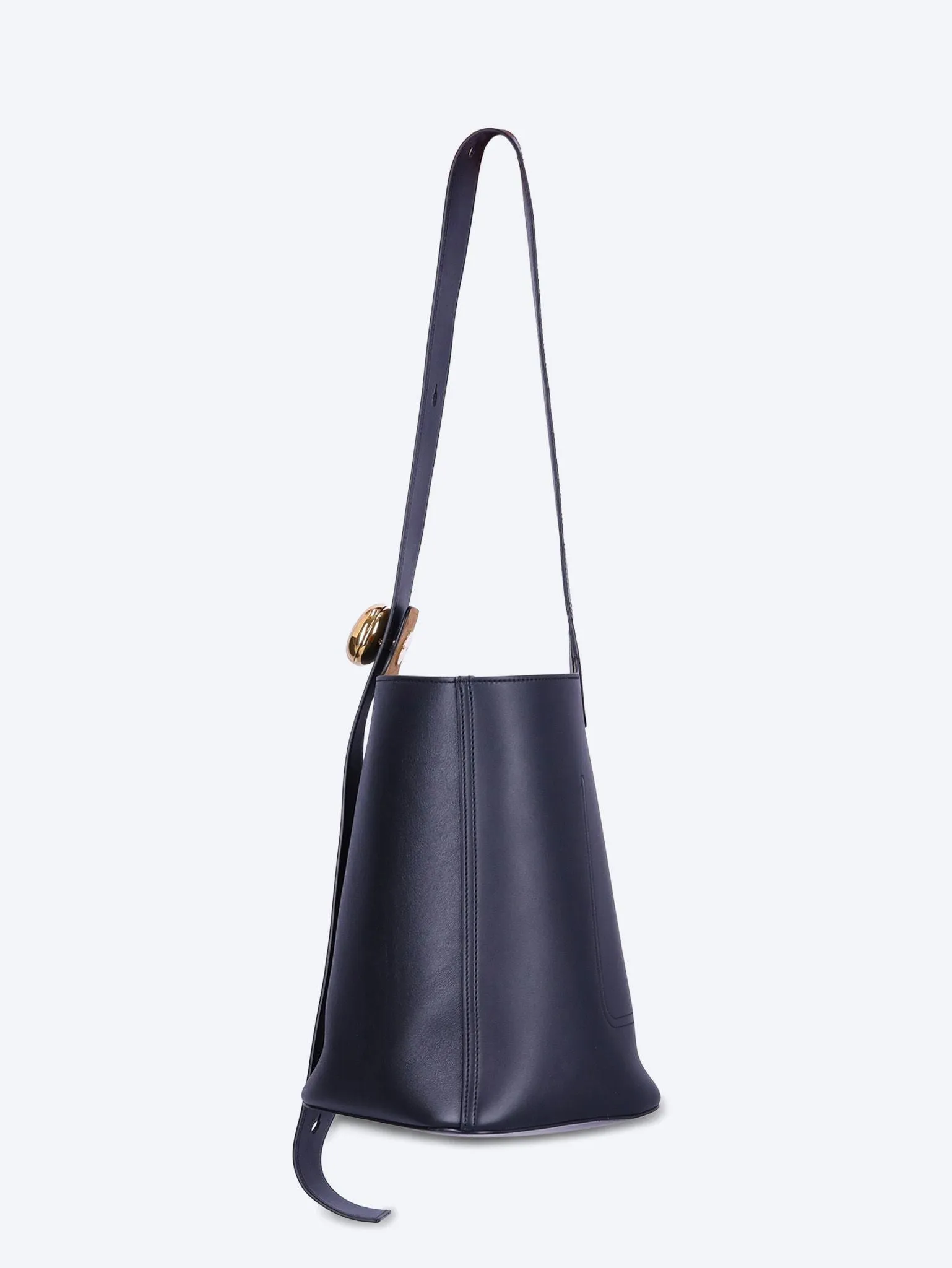 Medium Pebble bucket in smooth calfskin