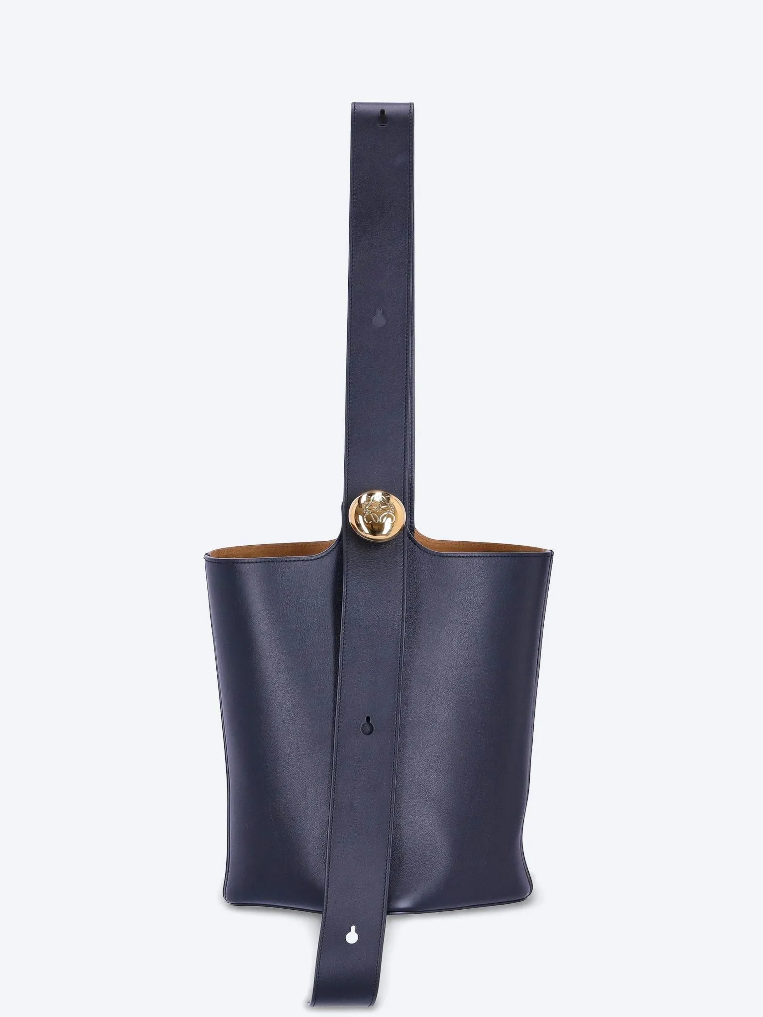 Medium Pebble bucket in smooth calfskin